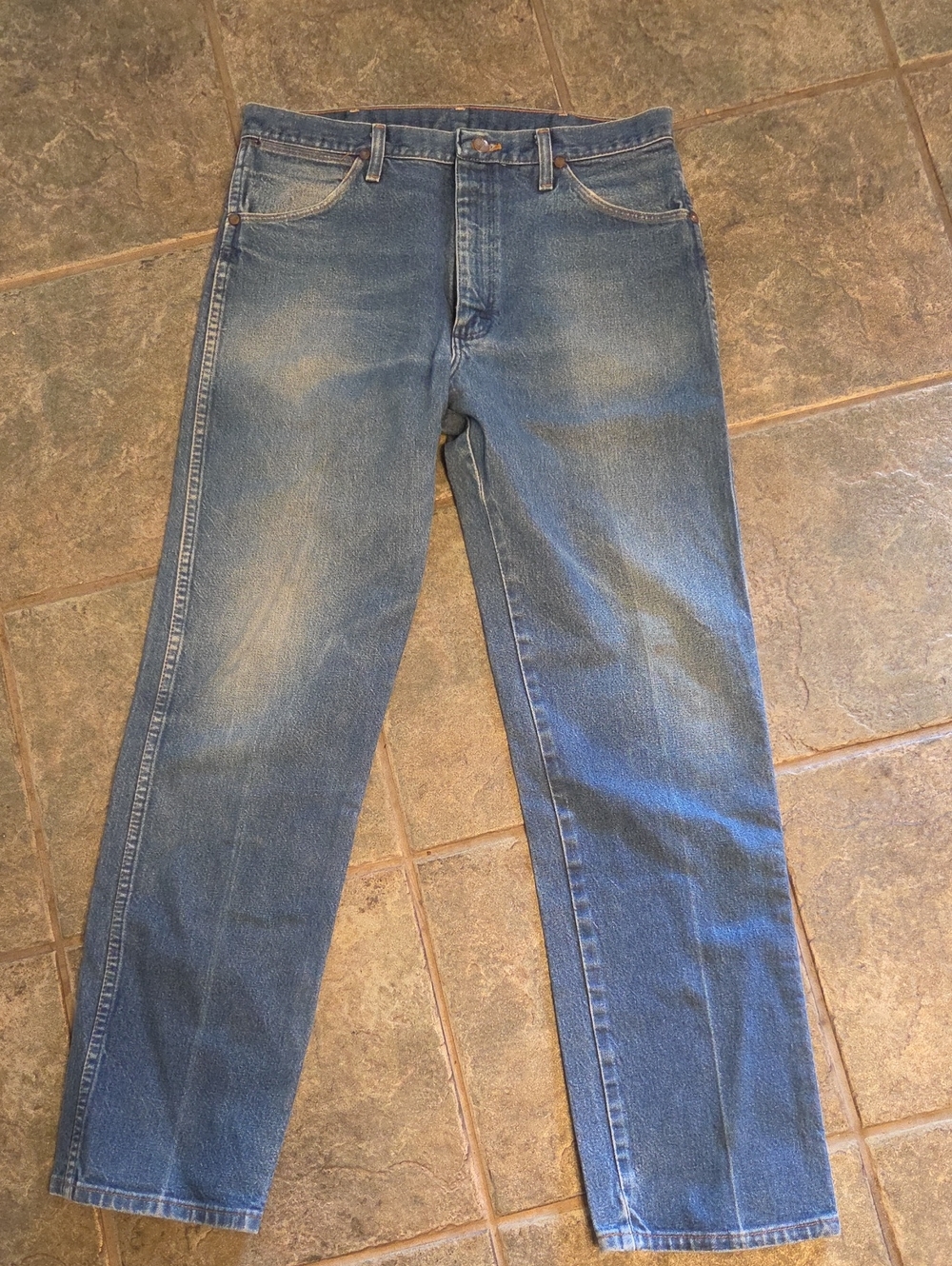 Wrangler Men's Straight Jeans in Medium Blue Wash 34x32
